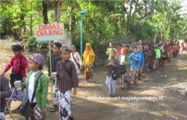 Pawai Anak-anak SD Mentel II dalam rangka hari Kartini